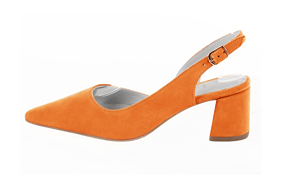 , coloris orange abricot. Bout pointu. Mi-haut à haut. Talon évasé. Cérémonie, soirée, cocktail, évènementiel. Personnalisation : Choix des cuirs, 
                des couleurs et des talons. Petites et grandes pointures. - Florence KOOIJMAN